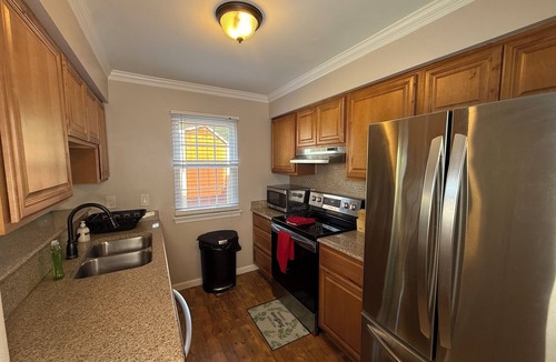 Greenbrier East House | Central Chesapeake Stay Near Mall, Trails & parks