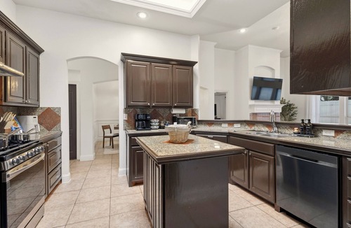 Irving House | Central DFW Skylight Stay. Entire Home in Irving