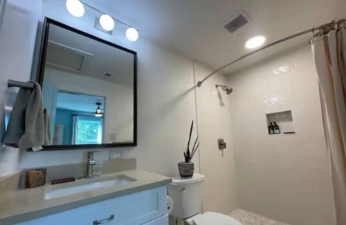 Central East Austin House | Central Eastside Room with Private Bathroom