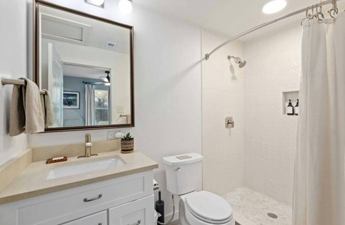Central East Austin House | Central Eastside Room with Private Bathroom