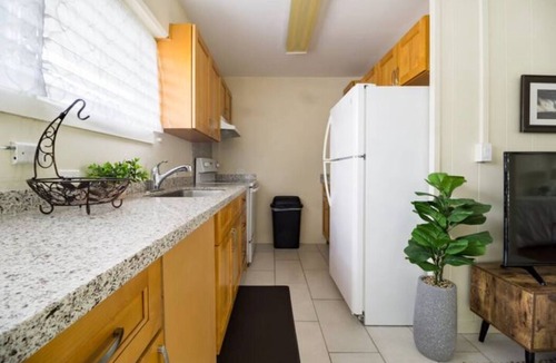 Makiki Condo | Central HNL Condo, Bike-Bus Friendly, Pet-Friendly!