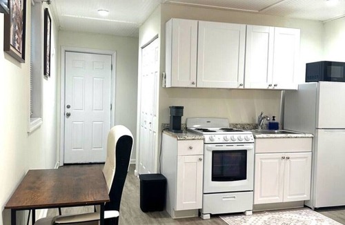 Calverton House | Central Studio with Free parking