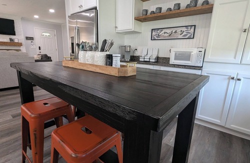 Taylors House | Centrally Located! 15 minutes from downtown Greenville, Greer and GSP airport.