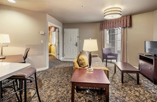 Garden Hills Condo | Centrally-located 2 Bedroom Condo in Buckhead