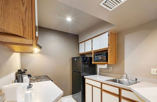Garden Hills Condo | Centrally-located 2 Bedroom Condo in Buckhead