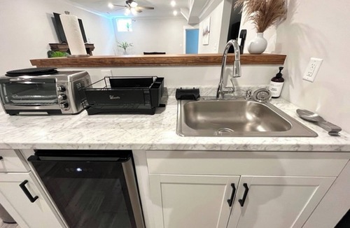 Durham House | Centrally Located 2 Bed, 1 Bath Travel Inspired Sanctuary, 5 Minutes to Downtown