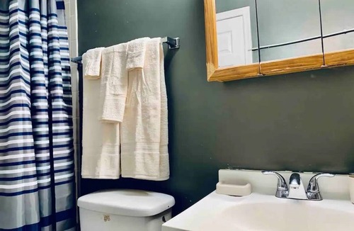 Park View House | Centrally Located 5B NW Home-10 Mins walk to metro