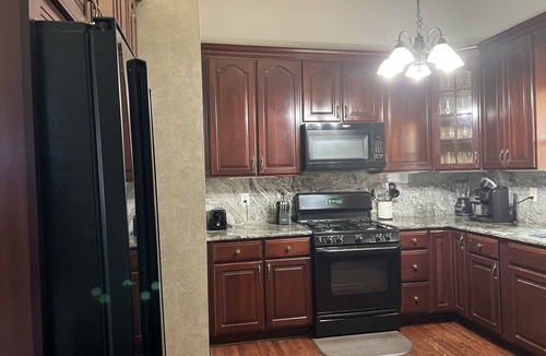 Snellville House | Centrally located to Atlanta’s attractions. Just minutes to Stone Mountain Park