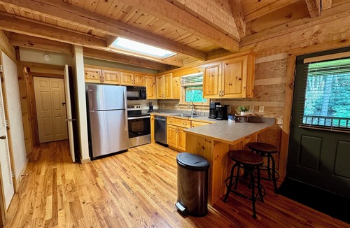 Seven Devils Cabin | Centrally Located 3 Bedroom Cabin with AC and Hot Tub!