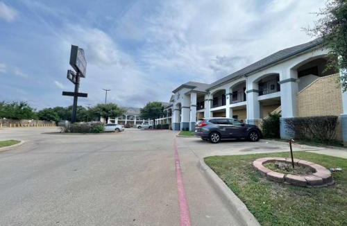 Dallas Hotel | Century Inn