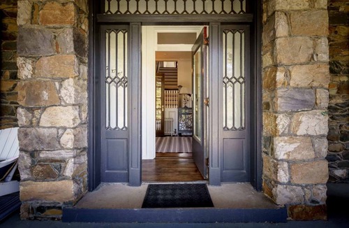 Coffeyville House | Chandelier Farmhouse in Historic Bluemont Virginia