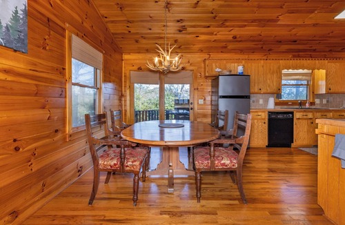 Ferguson Cabin | Changes in Altitude - Private, Stunning Sunset with Mountain Views and a Hot Tub