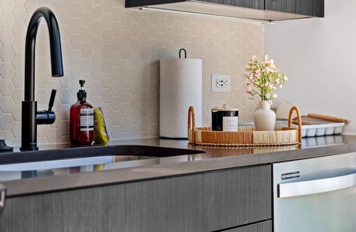 Channel District Apartment | Channelside Studio: Perfect for Work Trips! DT