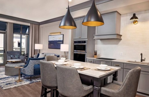 Ansonborough Condo | Charleston | Couples Historic Retreat | Gym + Downtown