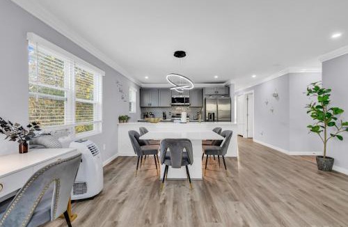 Villa Heights House | Charlotte Spacious Home