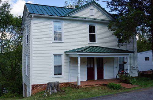 Scottsville Apartment | ⋆Charm and Convenience 2BR in Downtown Scottsville