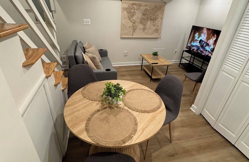 Seminary Hill House | Charming 1-bed 1-bath guesthouse in fabulous Alexandria, VA