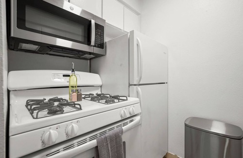 West Campus Apartment | Charming 1-bedroom apartment with AC in vibrant Austin