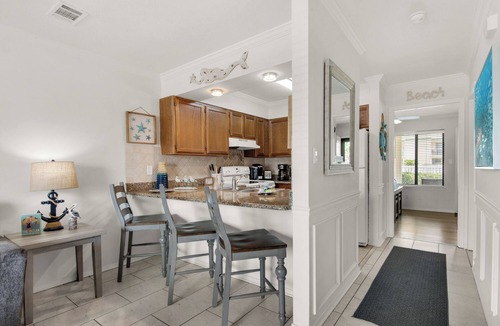 Scenic Gulf Drive Condo | Charming 1-bedroom condo in superb Destin with WiFi, AC