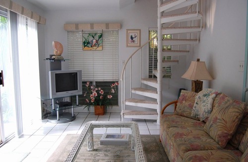 Kailua House | Charming 1-Bedroom Kailua Cottage with AC, Walk to the Best Part of the Beach