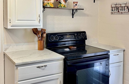 Burnet House | Charming 1870's ranch house, 4-bedroom, sleeps 11 adults, in Burnet TX.