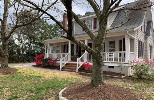 Cary House | Charming 1930 Bungalow Home in Downtown Cary !