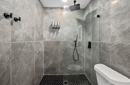 Houston Heights Apartment | Charming 1BR Heights Apt with Pool and Free Park