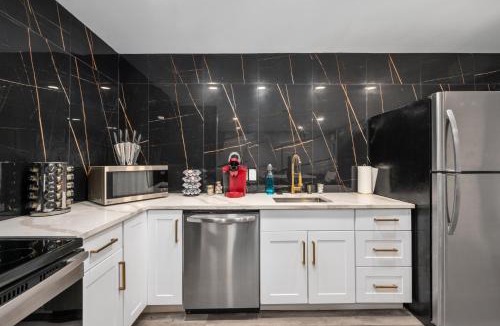Houston Heights Apartment | Charming 1BR Heights Apt with Pool and Free Park