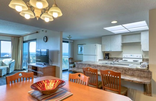 Indian Rocks Beach Resort | Charming 2-bedroom resort in fabulous Indian Rocks Beach with AC