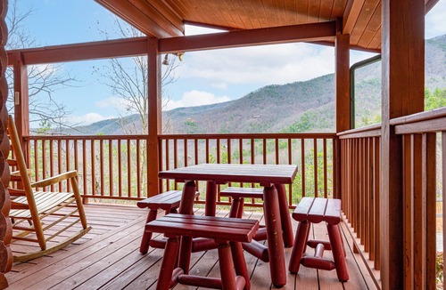 Smoky Mountains Cabin | Charming 2-Bed Cabin with Mountain Views!