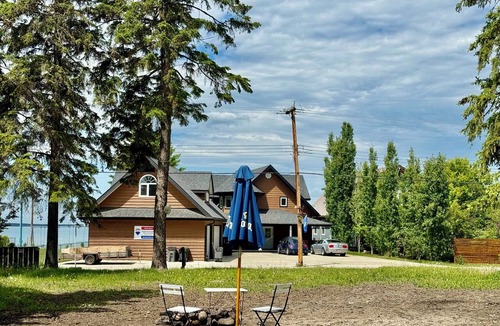 Alberta Beach Cabin | Charming 2-Bedroom Cabin at Alberta Beach