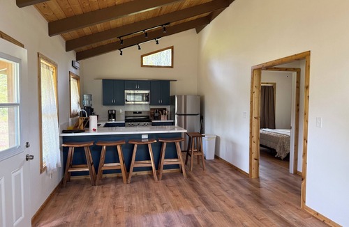 Fern Acres House | Charming 2-bedroom house near Volcanoes National Park with WiFi.