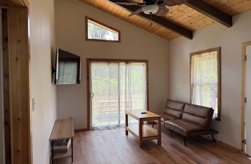 Fern Acres House | Charming 2-bedroom house near Volcanoes National Park with WiFi.