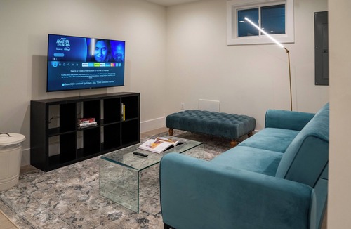 Brightwood Park Apartment | Charming 2-bedroom apartment in Washington with AC and parking