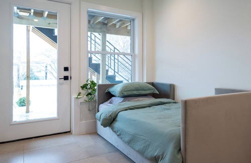 Brightwood Park Apartment | Charming 2-bedroom apartment in Washington with AC and parking