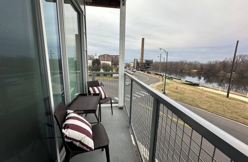 Richmond Apartment | Charming 2-bedroom apartment in delightful Richmond with a breathe taking view