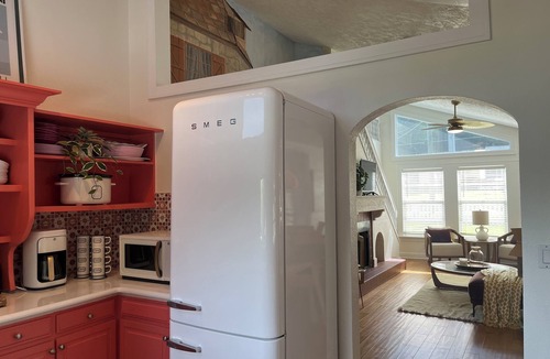 Mount Dora Cottage | Charming 2-bedroom cottage in downtown Mount Dora with RV parking, pets welcome
