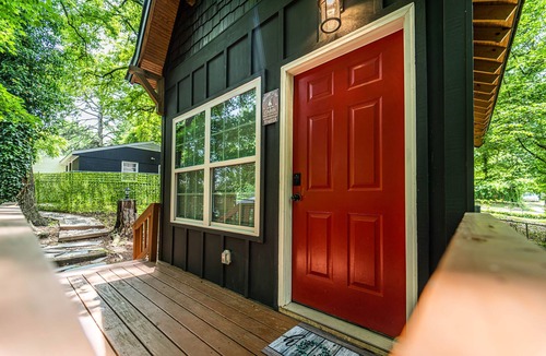 Lincoln Heights Cabin | Charming 2-bedroom cabin close to Uptown Charlotte!