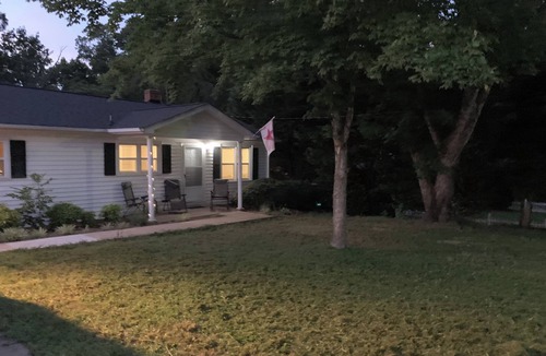 East Bend House | Charming 2-bedroom house with WiFi, AC in quaint and peaceful town of East Bend