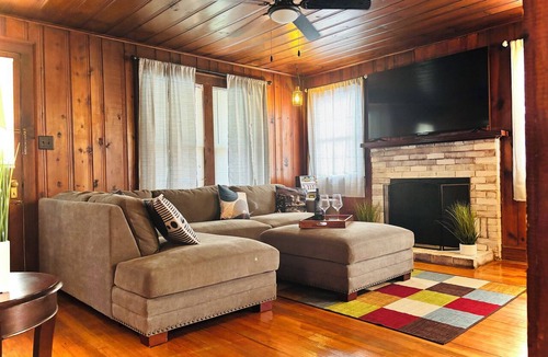 Morganton House | Charming 2-bedroom house in fabulous Morganton