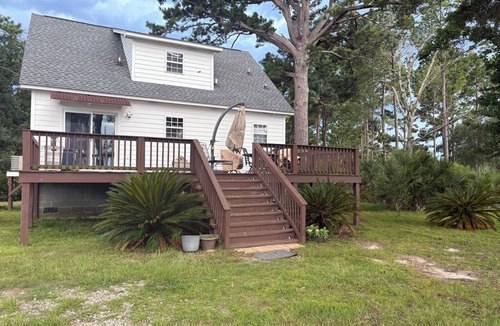 Dale House | Charming 2-bedroom house in enjoyable Beaufort on the water.