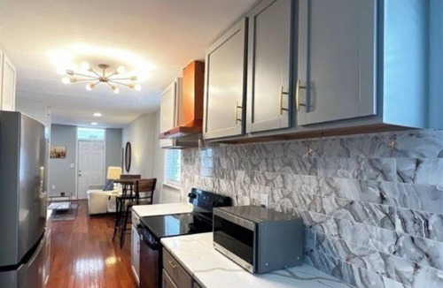 Church Hill House | Charming 2-bedroom house in lovely Richmond with WiFi, AC.