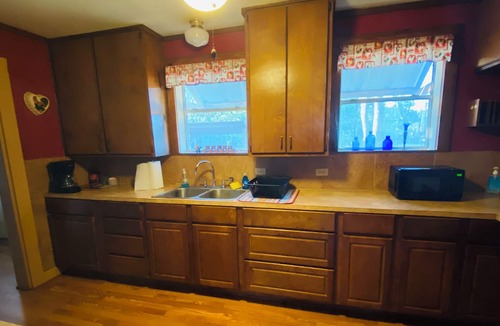 Coleman House | Charming 2-bedroom house in Coleman with AC and WiFi. Sleeps 6 & no pets.