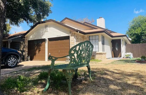 Wells Branch House | Charming 2-bedroom house in wonderful Austin with AC, WiFi