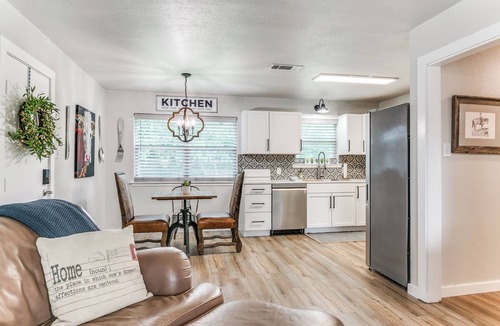 Keller House | Charming 2-bedroom house in lovely Keller with WiFi, AC