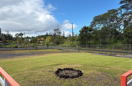 Kapoho House | Charming 2-bedroom house in wonderful Pāhoa with free private covered parking