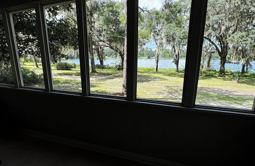 Lake Park Cottage | Charming 2-bedroom lake front cottage in lovely Lake Park Georgia.