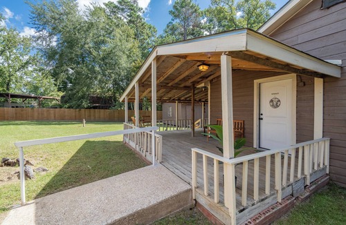 Onalaska House | Charming 2-bedroom lake house in Onalaska, TX!