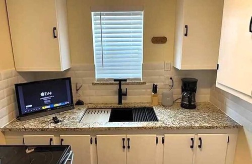 Clifton Cabin | Charming 2-bedroom Smart Cabin in beautiful Clifton