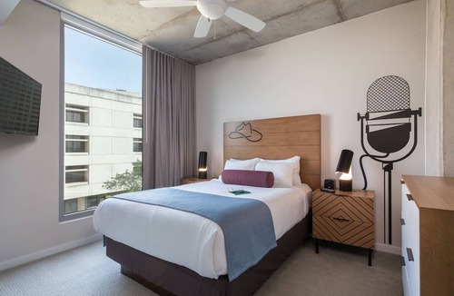 West End Hotel | Charming 2-bedroom Suite in Lovely Austin with Rooftop Pool!